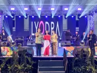 Rico Waas Bawa Pesan Kedamaian di Tengah Ribuan Jemaat Paskah Oikumene