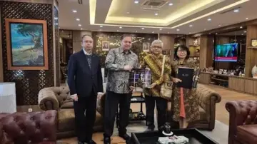 Seremonial Penyerahan Ijazah Pegawai yang Meninggal Dunia dalam Tugas Belajar oleh Kementerian Koordinator Bidang Perekonomian
