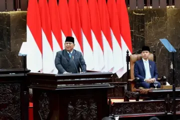 Presiden Paparkan KEM-PPKF RAPBN 2027 di DPR, Tegaskan Prioritas Kesejahteraan Guru