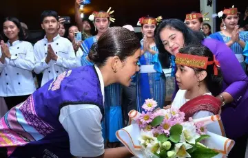 Ketua Pembina Posyandu Sumut Kahiyang Ayu Tinjau Posyandu di Samosir, Masyarakat Sambut Antusias
