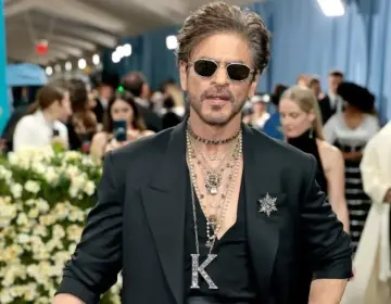 Cerita Shah Rukh Khan Bongkar Makam Anjing Kesayangannya Pukul 2.30 Pagi