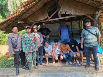 Grebek Sarang Narkoba di Tanah Jawa, 5 Pria diamanka Lapak Dibakar