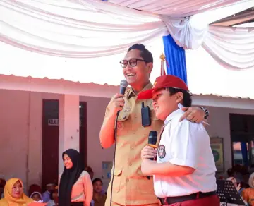 Sambut Baik Bantuan WeLoveU Foundation untuk SDN 066654 yang Sempat Lumpuh Akibat Banjir, Rico Waas: Dari Meja dan Kursi Ini Akan Lahir Prestasi Anak-anak Medan