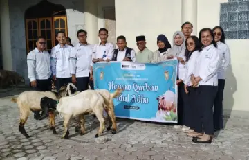 ASDP Danau Toba Serahkan Tiga Hewan Kurban ke Masjid Raya Taqwa Parapat