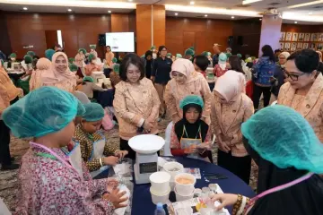 Dharma Wanita Persatuan Kemendag pada Acara DWP Mengajar