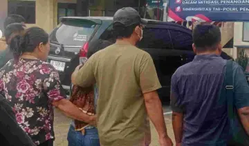 RS Serahkan Diri Ke Polres Siantar Diantar Oleh Keluarga