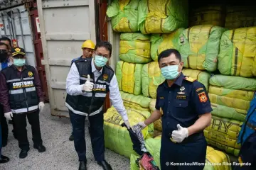 Menkeu Purbaya: Pemerintah Perkuat Penindakan Impor Pakaian Bekas Ilegal