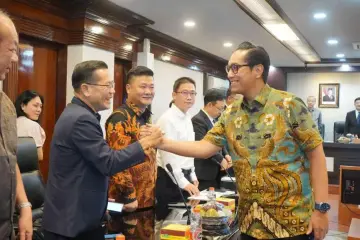 Rico Waas Tawarkan Kerja Sama Pendidikan dan Pengolahan Sampah Jadi Energi kepada Qingyuan