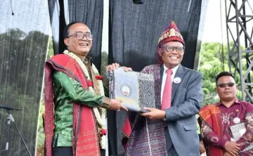 Wabup Samosir Ajak Pomparan Toga Samosir Berkontribusi Membangun Bona Pasogit, Pesta Bolon PTSBI Gaungkan Persatuan dan Pelestarian Budaya Batak
