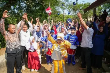 Apresiasi Kreativitas Siswa, Presiden Prabowo Berikan Bantuan Alat Drumben untuk SDN Tegallega