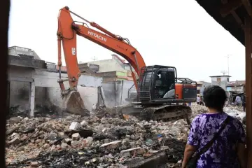 Tahapan Pembangunan, Pemko Siantar Robohkan Bangunan Pasar Dwikora yang Terbakar