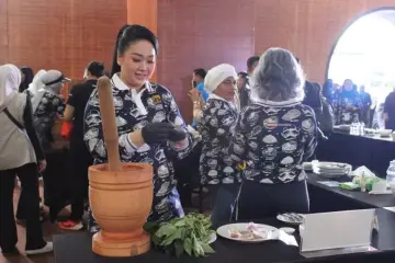 Lewat Tangan Airin Rico Waas, Daun Ubi Tumbuk Melesat ke Panggung Nusantara