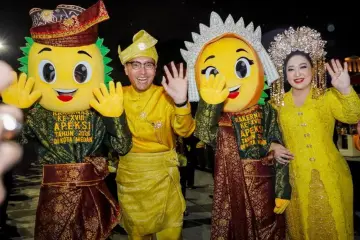 Diguyur Hujan, Karnaval Nusantara APEKSI ke-XVIII Medan Tetap Memukau dan Spektakuler: Wamendagri Bima Arya Terpesona, Rico Waas Bertekad Bawa Budaya ke Kancah Internasional