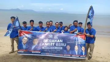 Peringati HUT ke-25, DPC Partai Demokrat Tapteng Gelar Aksi Bersih Pantai