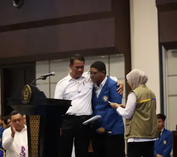 Mahasiswa UNDIP Curhat, Mentan Amran Langsung Perintahkan Pengiriman Beras ke Alor