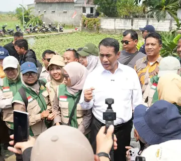Mentan Amran Siapkan Aturan Baru agar Buruh Tani Bisa Dapat Alsintan