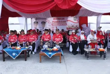 Bupati Asahan Kibarkan Bendera Merah Putih Raksasa di Muara Selat Malaka