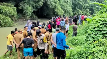 Personil BPBD Simalungun Bantu Pencarian Bocah Hanyut di Sungai Tanjung Pinggir