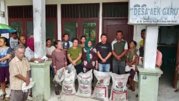 Peduli Petani Pascabencana Tapteng, UD Martunas Salurkan 3,5 Ton Pupuk ke Desa Aek Garut