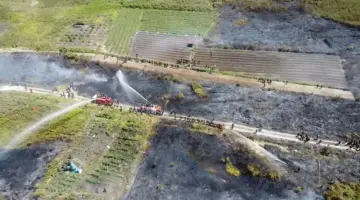 Pemkab Humbahas dan Yonif TP 955/HS Padamkan Kebakaran Lahan 5 Hektare di Simangaronsang