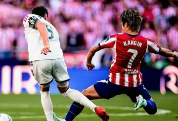 Atletico Bungkam Real Madrid 2-1, Barcelona Pimpin Klasemen LaLiga