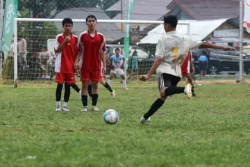 Wali Kota Wesly Buka Kejuaraan Sepak Bola Pelajar Piala Wali Kota 2026