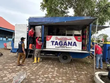 Kemensos Salurkan Bantuan Logistik Korban Banjir Bandang Solok