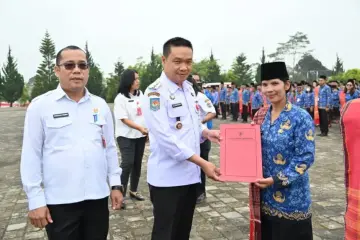 Bupati Oloan Serahkan SK Perpanjangan 663 PPPK Paruh Waktu Humbahas