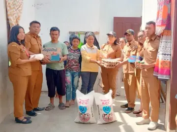 Pemkab Humbahas Salurkan Bansos untuk Korban Puting Beliung di Sirisirisi
