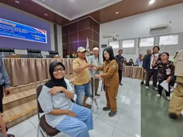 Pemko Siantar Salurkan Bantuan Alat Kesehatan untuk 56 Lansia dan Disabilitas