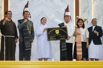 Wali Kota Wesly Teken Prasasti Aula SMP Bintang Timur