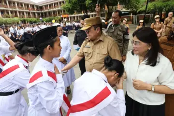 Jadi Pembina Upacara di SMP Cinta Rakyat 1, Wali Kota Wesly Kenang Masa Alumni