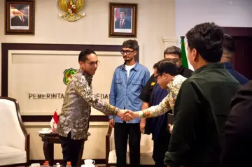 Ketua Dekranasda Kota Medan, Ny. Airin Rico Waas