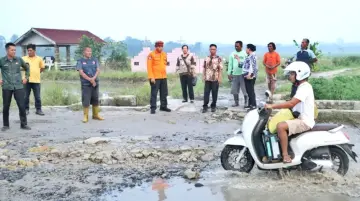 BPBD Simalungun Tinjau Jalan Rusak Penghubung Huta Bayu Raja–Bosar Maligas