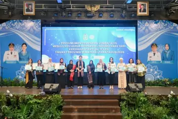 Kahiyang Ayu Serahkan Penghargaan kepada 9 Daerah Pemenang Lomba Vlog KILAS